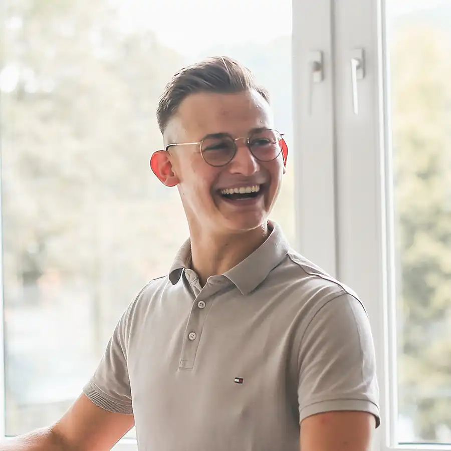 Porträt von Etienne Wittler, Mitarbeiter der BasseDruck GmbH
